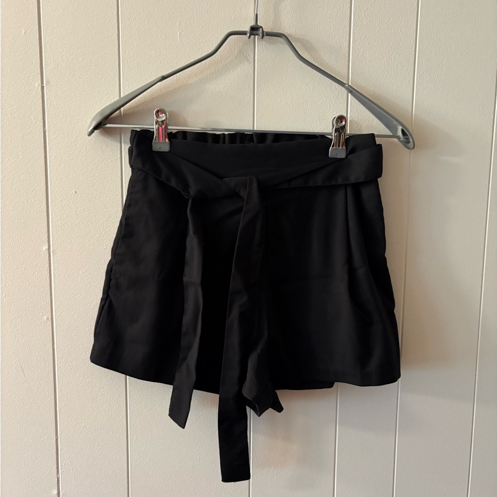 H&M Size 2 Black Women's Shorts comfortable casual party preppy classic whimsy